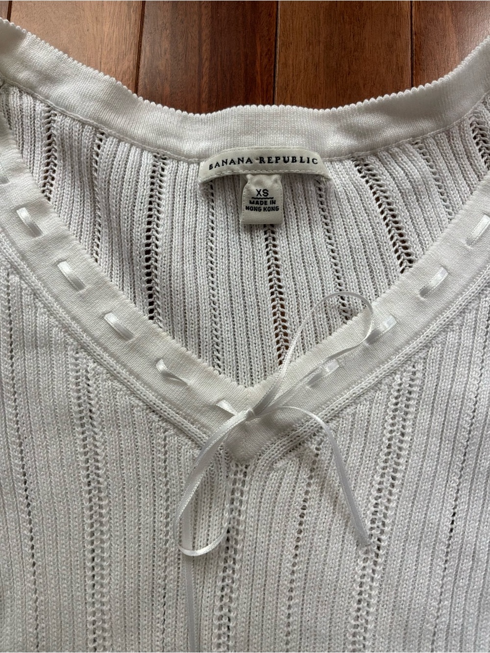 Banana Republic White Ribbed V-Neck Knit Top - Picture 2 of 2